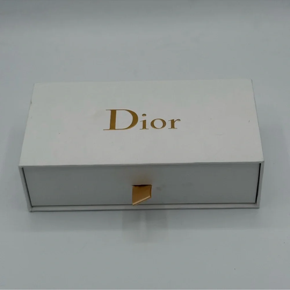 Christian Dior Inlex Bear Keychain Bag
Charm
NWT & Box! - Picture 11 of 13